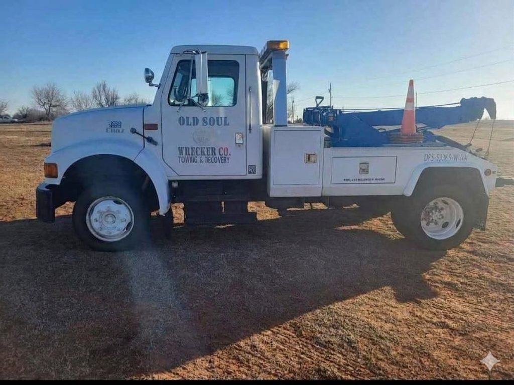 1999 International 4700 T444E Tow Truck